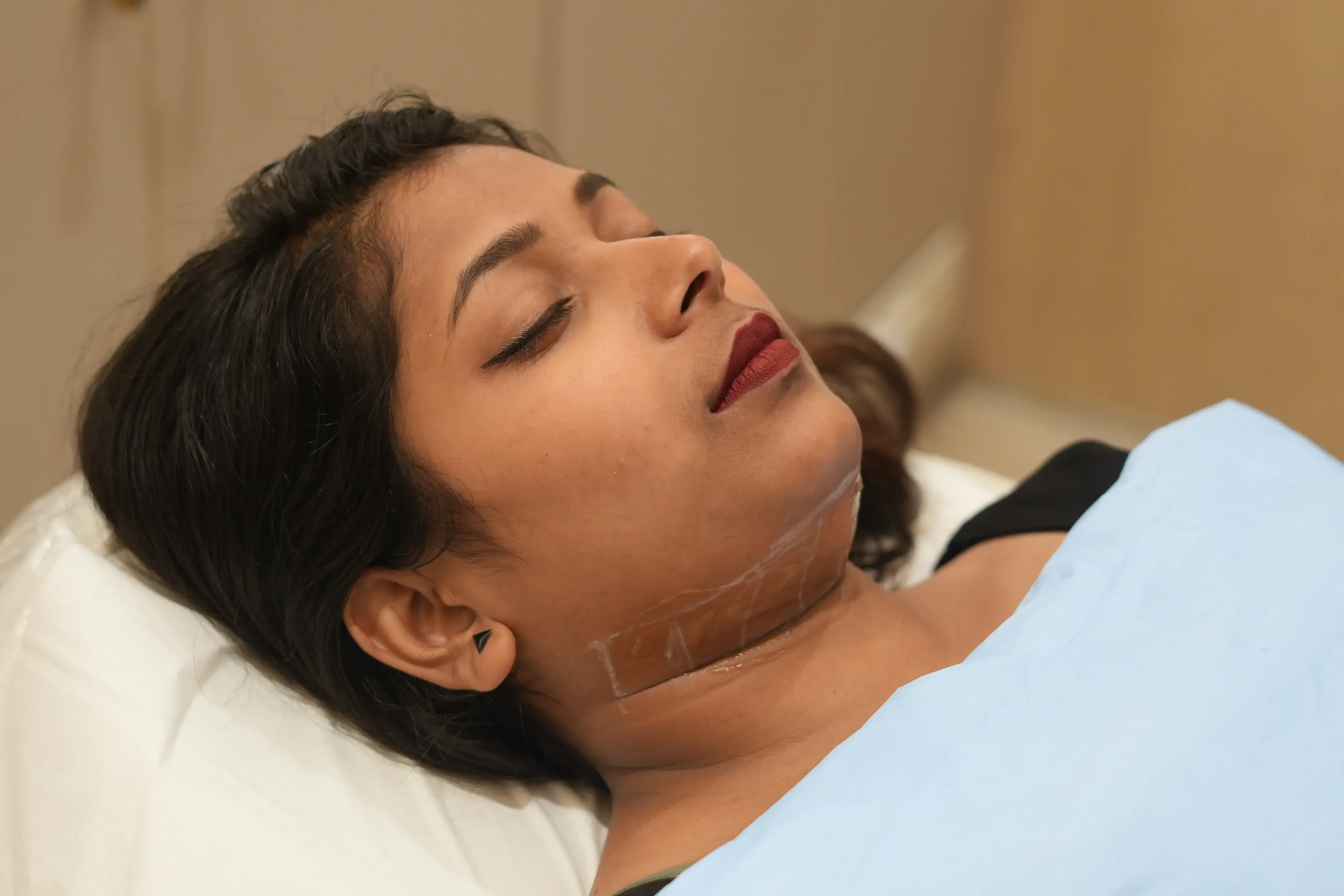 Non-surgical jawline tightening Andheri West